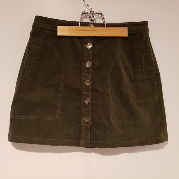 Forever 21 Dresses & Skirts - Forever 21 Green Button Front Mini Skirt